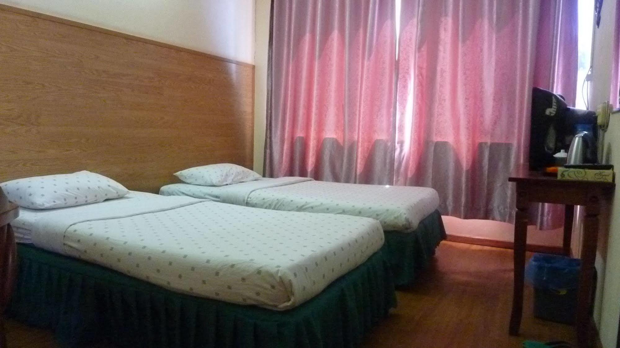 7 Hung Hung Inn コタキナバル エクステリア 写真
